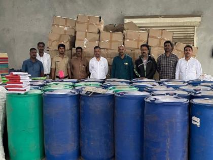 Raid on fake liquor manufacturing center in Ausa taluka; 52 lakhs stock seized | औसा तालुक्यात बनावट दारु निर्मिती केंद्रावर धाड; ५२ लाखांचा मद्देमाल जप्त 