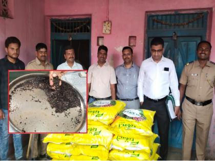 sand-coal mixture in bags instead of manure; Raid three traders selling bogus fertilizer | खताऐवजी पोत्यात वाळू-कोळस्याचे मिश्रण; बोगस खत विक्री करणाऱ्या तीन व्यापाऱ्यांवर छापा