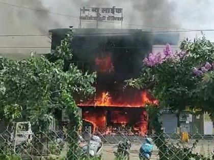 Video madhya pradesh massive fire breaks out private hospital jabalpur people death incident | Video - भयंकर! मध्य प्रदेशच्या जबलपूरमधील खासगी रुग्णालयात भीषण आग; १० जणांचा होरपळून मृत्यू 