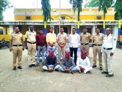 Targeting agents in 30-30 scams; One abducted from Paithan, rescued from Ranjangaon | ३०-३० घोटाळ्यातील एजंट निशाण्यावर; पैठणमधून एकाचे अपहरण, रांजणगावहून झाली सुटका