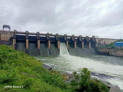 big news; The Nira River exceeded its water level; Vigilance warning to the villages along the river | मोठी बातमी; निरा नदीने पाण्याची पातळी ओलांडली; नदी काठच्या गावांना सतर्कतेचा इशारा