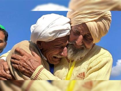 Independence Day 2022 two brothers were separated in the partition they met after 70 years | Independence Day 2022 : हृदयस्पर्शी! फाळणीत वेगळे झालेल्या 2 भावांची तब्बल 70 वर्षांनी झाली भेट: डोळे पाणावणारी घटना