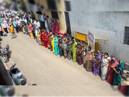 The National Anthem sung at the funeral halt in Washim | वाशिममध्ये अंत्ययात्रा थांबवून सर्वांनी गायले राष्ट्रगीत; व्हिडिओची सर्वत्र चर्चा