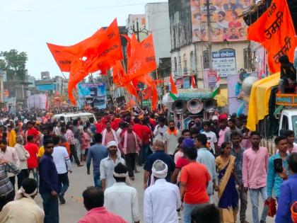 A large crowd of devotees resounded in Akola with the alarm of Har Har Mahadev | हर हर महादेवाच्या गजराने दुमदुमले अकोला, भाविकांची मोठी गर्दी