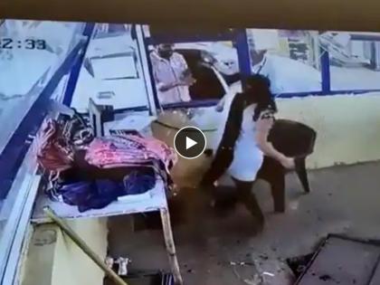 mp toll plaza video man slaps female toll worker when asked to show documents rajgarh bhopal highway | तरुणाची दादागिरी! टोल देण्यास नकार देत महिला कर्मचाऱ्याला केली मारहाण; Video व्हायरल