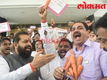 scuffle broke out between NCP Amol Mitkari and ShivSena MLA Mahesh Shinde outside State assembly | Amol Mitkari : जोरदार राडा! शिंदे गट-राष्ट्रवादीचे आमदार भिडले; अमोल मिटकरींनी सांगितले नेमके काय घडले? 