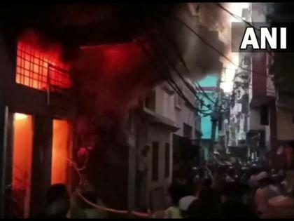 moradabad fire breaks out at multi storey building in asalatpur area 5 dead | ...अन् हसतं खेळतं घर उद्ध्वस्त झालं! लग्नाच्याच दिवशी घराला भीषण आग; 5 जणांचा होरपळून मृत्यू