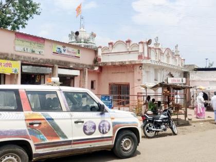 A 24 tola gold crown on the temple of Mushroom Ganapati was stolen; Incident near Solapur | मश्रुम गणपतीच्या मंदिरावरील २४ तोळे सोन्याचा कळस चोरीला; सोलापूरजवळील घटना