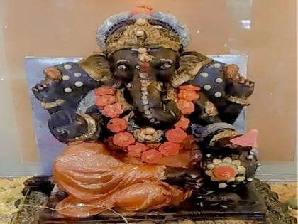 'Asava Sundar chocolate Bappa', a chocolate Ganesha idol will be immersed in 101 liters of milk | ‘असावा सुंदर चॉकलेटचा बाप्पा’, चॉकलेटच्या गणेश मूर्तीचे १०१ लिटर दुधात होणार विसर्जन