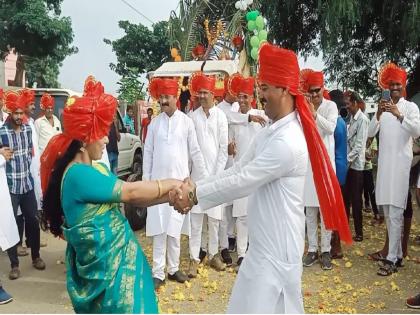 First performed the duty, today the zealous immersion; The police danced to the beat of talamridanga | आधी कर्तव्य बजावले, आज जोशात विसर्जन केले; टाळमृदंगाच्या तालावर थिरकले पोलीस