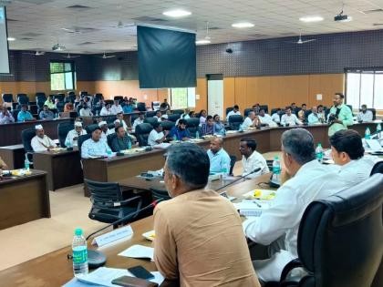 Meeting for new development plan of Pandharpur; People's representatives, officials came together | पंढरपूरच्या नव्या विकास आराखड्यासाठी बैठक; लोकप्रतिनिधी, अधिकारी आले एकत्र