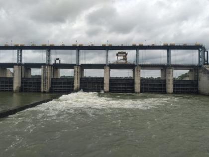 Dhanegaon barrage filled to capacity; Discharge of water through a door | धनेगाव बॅरेज पूर्ण क्षमतेने भरला; एका दरवाज्यातून पाण्याचा विसर्ग