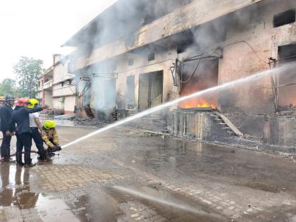 Bhiwandi fire Ten godowns of oil and medicines were burnt down in Bhiwandi | भीषण आग! भिवंडीत तेल व औषधांचे दहा गोदाम जळून खाक