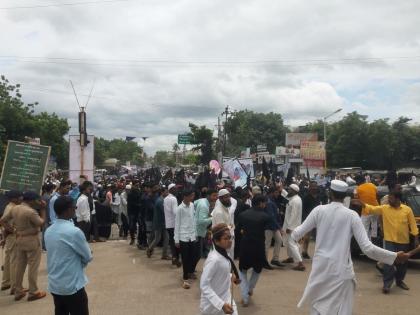 Save the Constitution! Thousands of women took to the streets in Beed | संविधान वाचवा! बीडमध्ये हजारो महिला उतरल्या रस्त्यावर