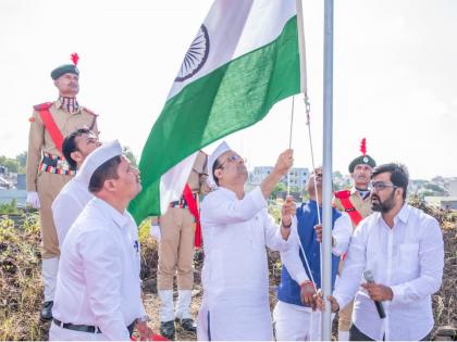 Marathawada Muktisangram Din: Flag hoisting ceremony at Ambajogai historical tower | Marathawada Muktisangram Din: अंबाजोगाईत ऐतिहासिक बुरुजावर झाले ध्वजारोहण