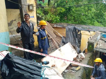 A wall of a house in Lokmanya Nagar collapsed on another house | लोकमान्य नगर येथील एका घराची भिंत दुसऱ्या घरावर कोसळली