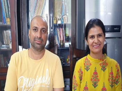 Rohtak inspiring couple story husband left job of mnc for wife who cleared judicial service | पतीने लाखो रुपयांची नोकरी सोडून घर सांभाळलं; पत्नीने न्यायाधीश होऊन स्वत:ला सिद्ध केलं