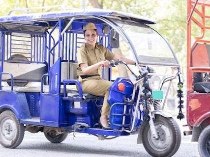 single mother drives e rickshaw in noida with baby strapped to her chest | दु:खाचा डोंगर कोसळला, पती गेला पण 'तिने' धीर नाही सोडला; लेकाला कुशीत घेऊन चालवते ई-रिक्षा