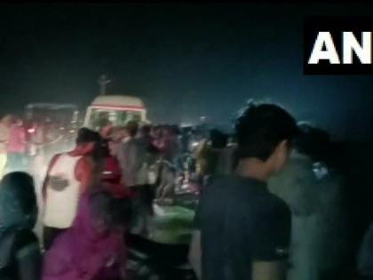 kanpur accident tractor trolley pond family members of decease | "वेळेत पोहोचली नाही रुग्णवाहिका, रुग्णालयात नव्हते डॉक्टर"; मृतांच्या कुटुंबीयांचा गंभीर आरोप