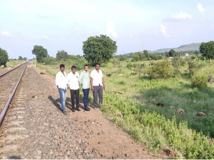 43 sheep were crushed by the train near Aurangabad | पटरी ओलांडली, पाणी पिले पण परत येताना घात झाला; ४३ मेंढ्यांना रेल्वेने चिरडले