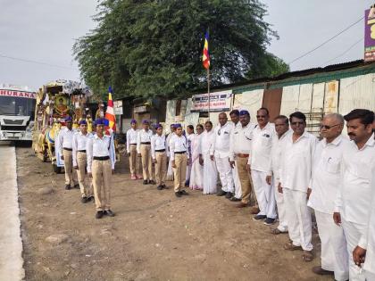 A rally started from Beed on the occasion of Dhammachakra Pravartan Day | बीडमधून धम्मचक्र प्रवर्तन दिनानिमित्त निघाली रॅली 