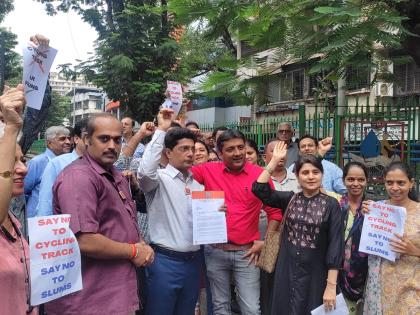 MNS protest against cycle track at Gandhi Market | गांधी मार्केट येथील सायकल ट्रॅक विरोधात मनसेचे आंदोलन