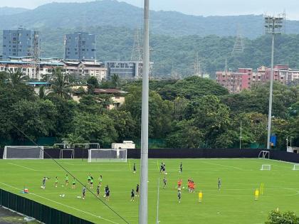 Spain's women's football team in love with the Navi Mumbai Municipal Stadium | स्पेनच्या महिला फुटबॉल संघ नवी मुंबई महापालिकेच्या मैदानाच्या प्रेमात 