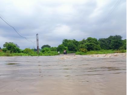 Mehkari river floods in Ashti taluka; Ten villages lost contact | आष्टी तालुक्याला पुन्हा पावसाचा तडाखा; मेहकरी नदीच्या पुराने दहा गावांचा संपर्क तुटला