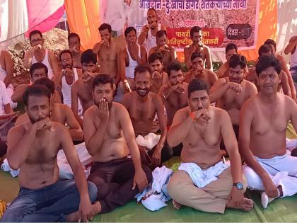 Declare a wet drought; Pathari farmers go half-naked and bomb movement | ओला दुष्काळ जाहीर करा; पाथरीत शेतकऱ्यांचे अर्धनग्न होत बोंब मारो आंदोलन