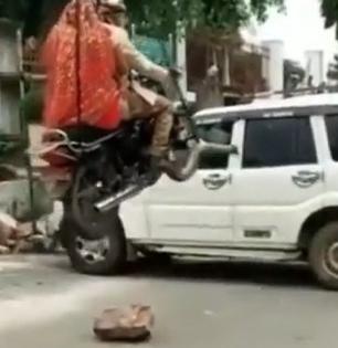 जोडप्याचं खतरनाक प्री-वेडींग शूट, असले स्टंट करताना जीव गेला तर.. पाहा व्हायरल व्हिडिओ
