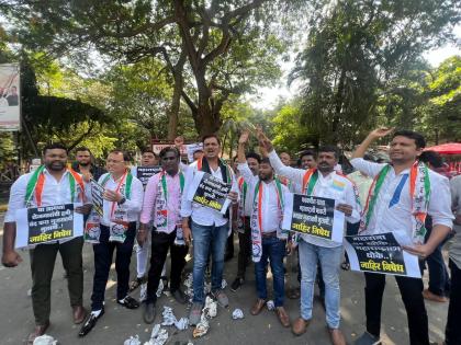 agitation of NCP Youth Workers; Attempt to burn the effigy of Gujarat Chief Minister! | राष्ट्रवादीच्या युवा कार्यकर्त्यांचे आंदोलन; गुजरात मुख्यमंत्र्यांचा पुतळा जाळण्याचा प्रयत्न!