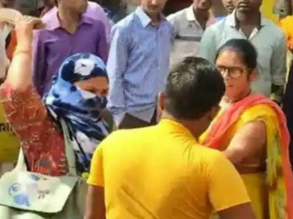 wife beats husband with slippers in the market in hamirpur video viral | अरेरे! भांडण झालं, 6 सेकंदांत 6 वेळा मारलं; 'तिने' भररस्त्यात पतीला चपलेने चोप चोप चोपलं