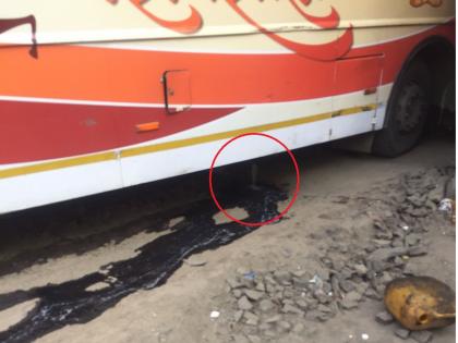 Video: Crisis continues! Diesel leakage from running 'Shivshahi' Bus in Aurangabad, danger averted | Video: संकट कायम! औरंगाबादेत धावत्या 'शिवशाही' बसमधून डिझेलची गळती, धोका टळला