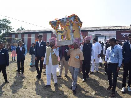 Granth Dindi marked the beginning of the State Level Youth Literature Conference | ग्रंथ दिंडीने झाली राज्यस्तरीय युवा साहित्य संमेलनाची नांदी