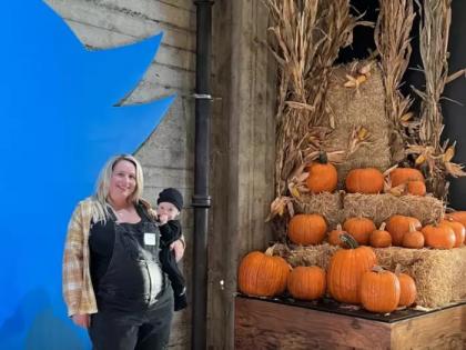 twitter fires indian employees 9 months pregnant rachel bonn tells her painful story on social media | "मी 8 महिन्यांची गर्भवती, मला 9 महिन्यांचं बाळ आहे"; Twitter ने कामावरून काढल्यावर 'ती' म्हणते...