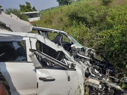 A car hit a bus while overtaking; One dead, six injured in nagpur | ओव्हरटेक करताना कार बसवर धडकली; एकाचा मृत्यू, सहा जखमी