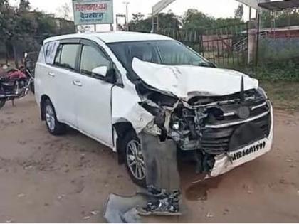 Former minister Arif Naseem Khan's car met with an accident in Nanded | नांदेडमध्ये माजी मंत्री आरिफ नसीम खान यांच्या गाडीला अपघात