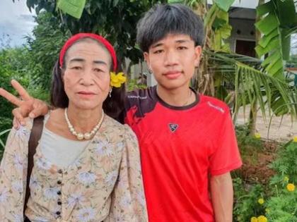 unique love story 19 year old gets engaged to 56 year old grandmother in thailand | 19 वर्षांचा तरुण 56 वर्षीय महिलेच्या प्रेमात झाला वेडा, करणार लग्न; 'अशी' होती प्यारवाली लव्हस्टोरी