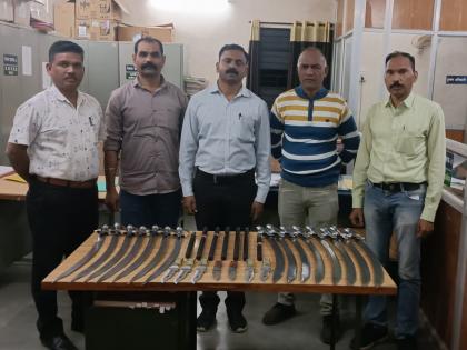 15 swords, 7 knives seized in Gondia; Special action of local crime branch | गोंदियात १५ तलवारी, ७ गुप्त्या, ७ चाकू जप्त; स्थानिक गुन्हे शाखेची विशेष कारवाई 