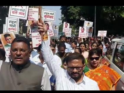 Jode Maro Andolan in Thane; Shinde group aggressive on Rahul Gandhi's statement about Savarkar! | ठाण्यात जोडे मारो आंदोलन; राहुल गांधींनी सावरकरांबद्दल केलेल्या वक्तव्यावर शिंदे गट आक्रमक!