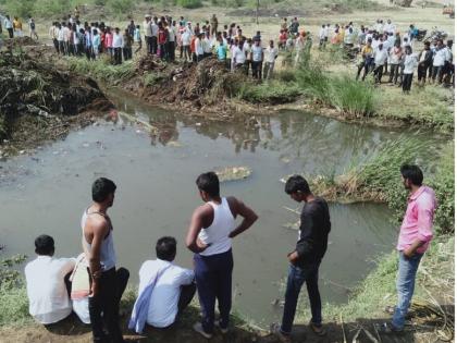 A mountain of grief on the family of Sugarcane workers; The mother also died while saving the drowning child in Usmanabad | उसतोड कामगार कुटुंबावर दुःखाचा डोंगर; बुडणाऱ्या चिमुकल्याला वाचविताना आईचाही मृत्यू