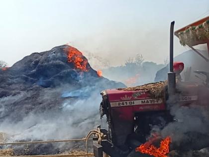 Paddy, tractor and threshing machine burnt, incident in Lakhandur taluka Bhandara | धान, ट्रॅक्टर व मळणी मशीन जळून खाक, लाखांदूर तालुक्यातील घटना