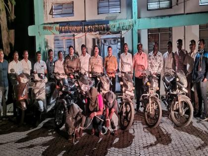 Police pick up three with two-wheelers; Eight crimes were committed! | पोलिसांनी दुचाकींसह तिघांना उचलले; आठ गुन्ह्यांचा लागला छडा !