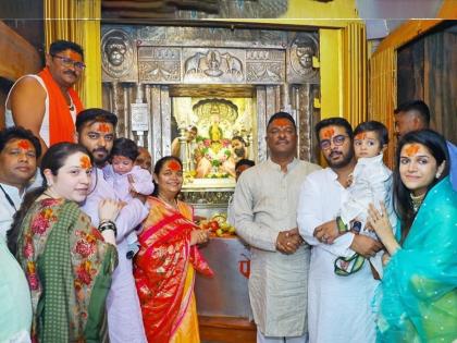 MLA Pratap Sarnaik donates gold worth 37 lakh in tuljabhavani temple | प्रताप सरनाईकांनी नवस फेडला, तुळजाभवानीला ७५ तोळं सोनं अर्पण; म्हणाले...