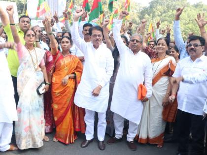 Kunbi Sena's protest in front of the collector's office for separate reservation in Thane! | ठाण्यात स्वतंत्र आरक्षणासाठी जिल्हाधिकारी कार्यालयासमोर कुणबी सेनेचे आंदोलन!