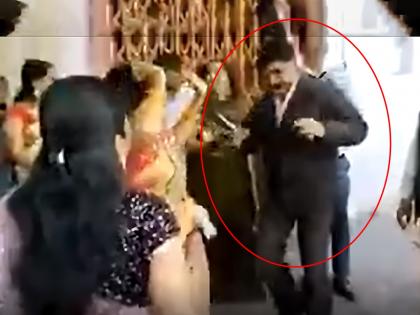 viral video of an died due to heart attack during dancing in wedding varanasi | हृदयद्रावक! लग्न सोहळ्यात विपरित घडलं, नाचता नाचता मृत्यूने गाठलं अन्...; नेमकं काय घडलं?