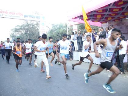 Half marathon competition at Veer Wajekar College, 2804 students participated | वीर वाजेकर कॉलेजमध्ये हाफ मॅरेथॉन स्पर्धा, २८०४ विद्यार्थ्यांचा सहभाग 