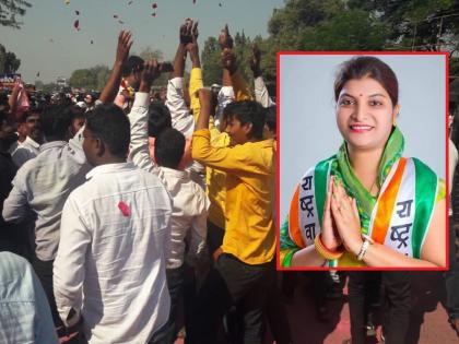 Sandipan Bhumren's daughter enters politics from NCP; Defeated the Shinde group's candidate for the post of Sarpanch | संदीपान भूमरेंची कन्या राष्ट्रवादीकडून सरपंचपदी; ठाकरे गटाच्या उमेदवाराचा केला पराभव