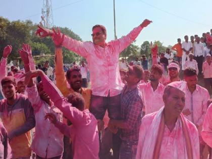 The sarpanch post won celebration starts from a WhatsApp message; It was learned that defeated in the procession | व्हाॅट्सॲप मेसेजवरून सरपंचपदाचा गुलाल उधळला; ऐन मिरवणुकीत कळले पराभूत झाले