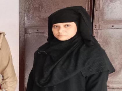 banda up police arrested lady criminal jahial begum who did honey trap of business persons | बापरे! हनी ट्रॅपच्या जाळ्यात ओढते 'ही' हसीना; प्रेमाचा बनाव करून 50 लाखांचा 'असा' घालते गंडा